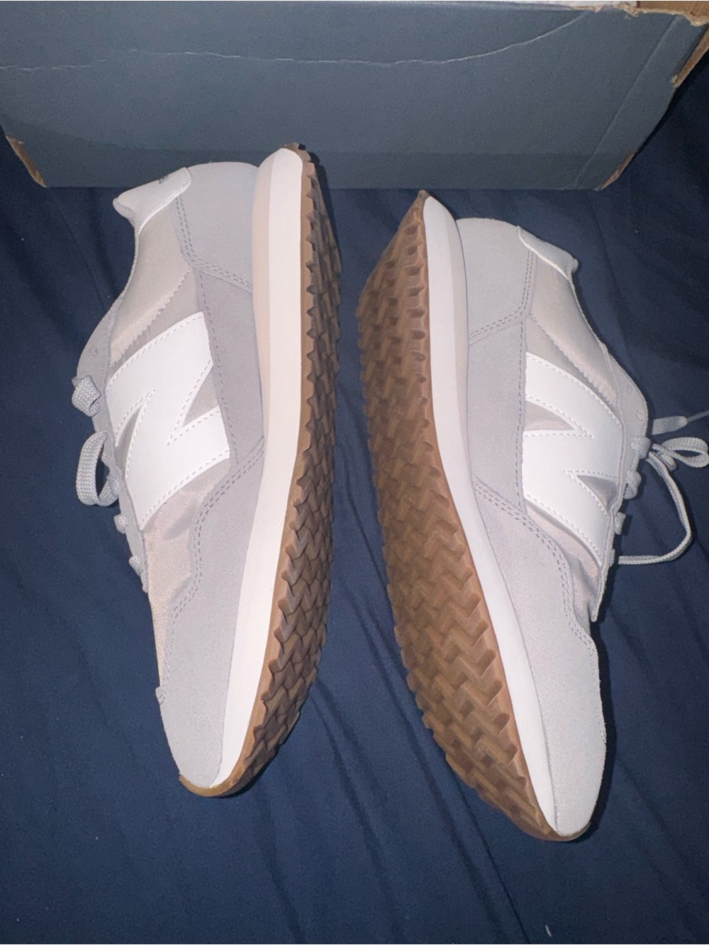 New Balance Light Gray & White-10W - Picture 4 of 4